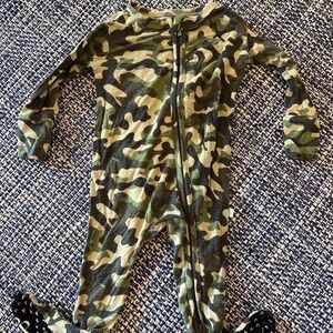 Posh Peanut zip pajama camo print 3-6 mo